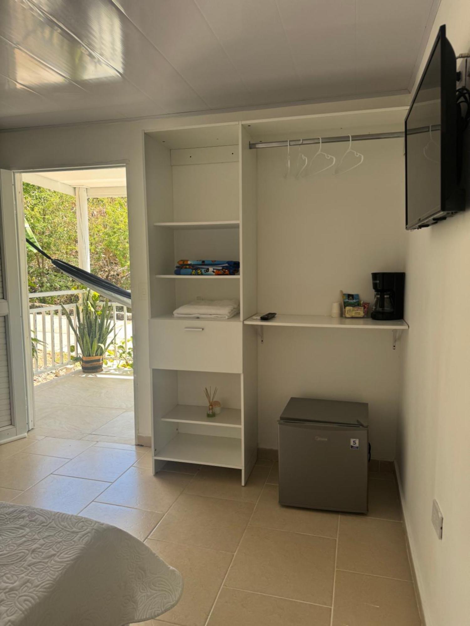 Leonor'S Guest House South West Bay Esterno foto